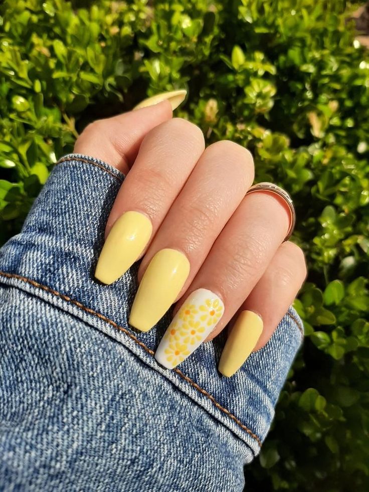 Sunshine on Your Fingertips: Summer Yellow Nail Designs to Brighten Your Look Sunshine on Your Fingertips: Summer Yellow Nail Designs to Brighten Your Look