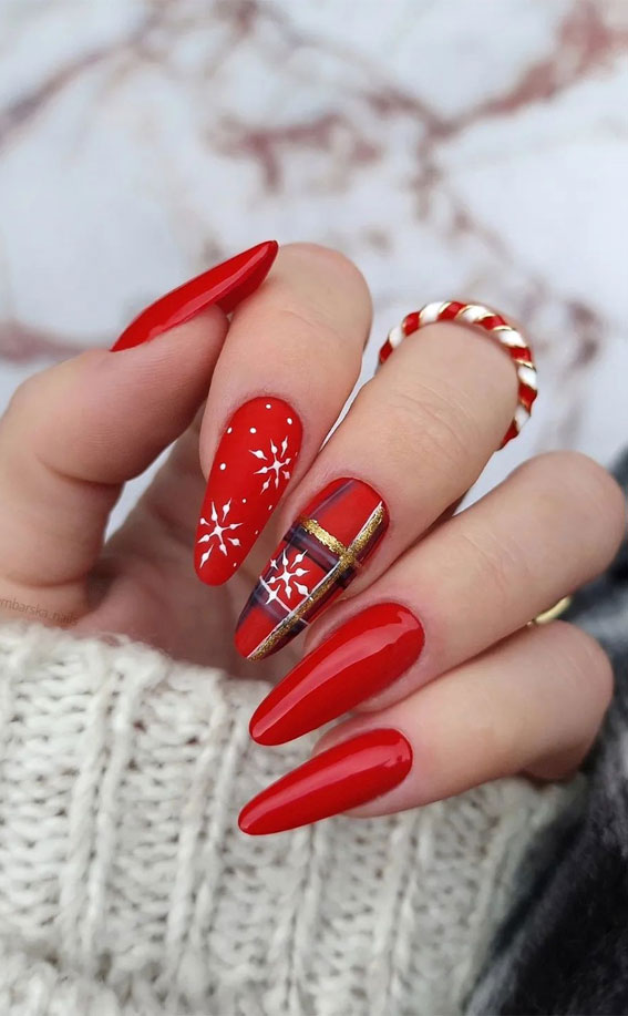 20 Stunning Red and White Christmas Nail Designs to Get You in the Holiday Spirit 20 Stunning Red and White Christmas Nail Designs to Get You in the Holiday Spirit